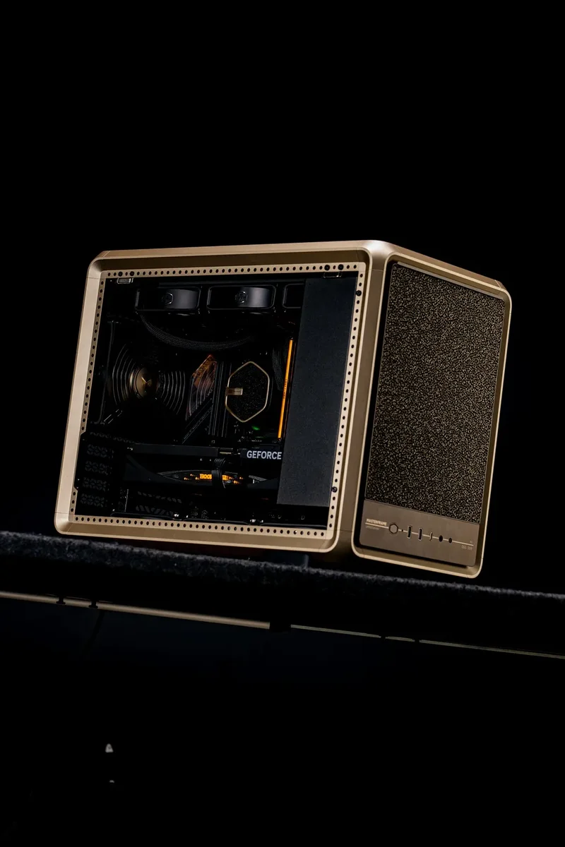 Cooler Master svela le edizioni Gold per MasterFrame 400 e Atmos II Pro