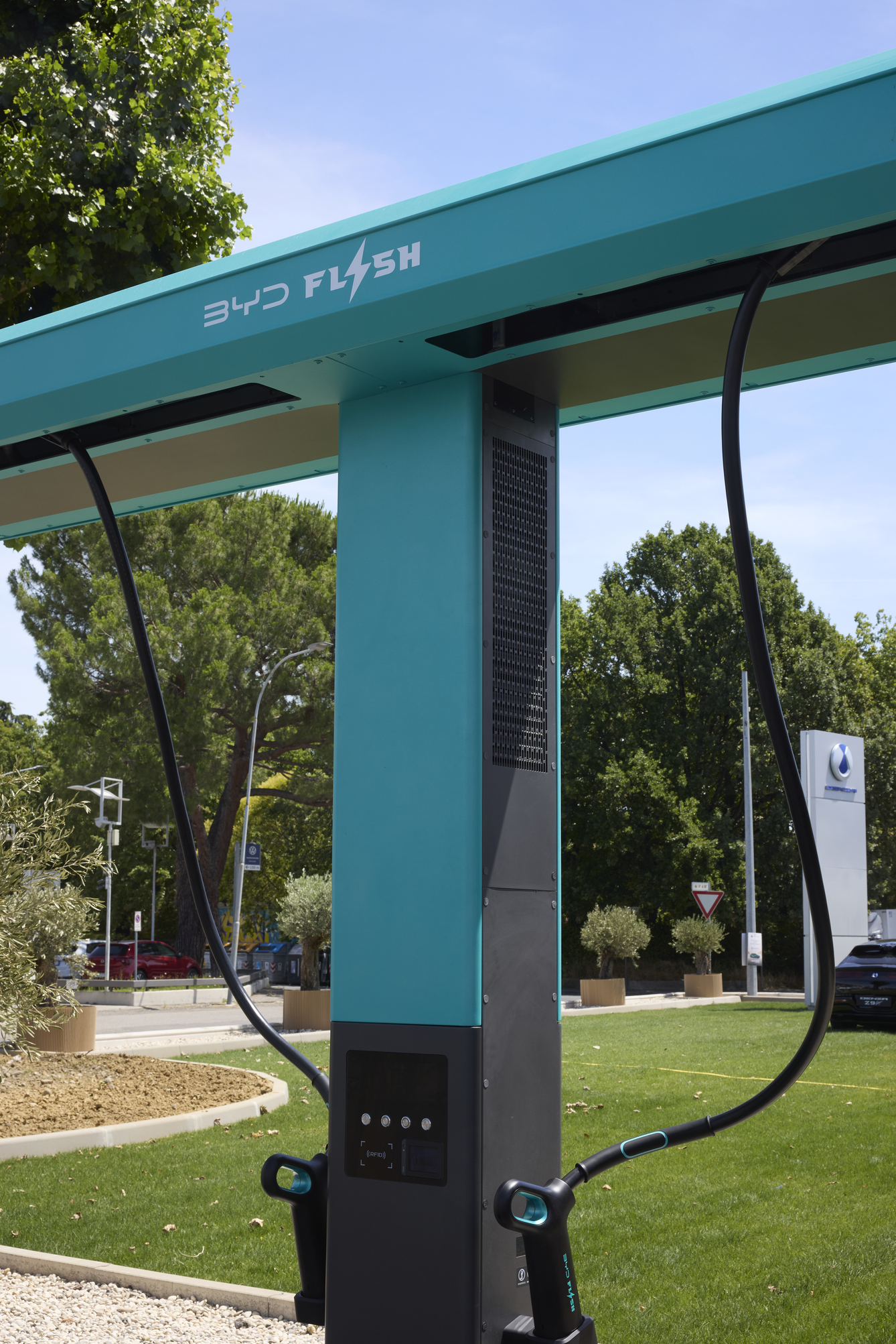 DENZA: Inaugurata la Prima Stazione Flash Charging in Italia
