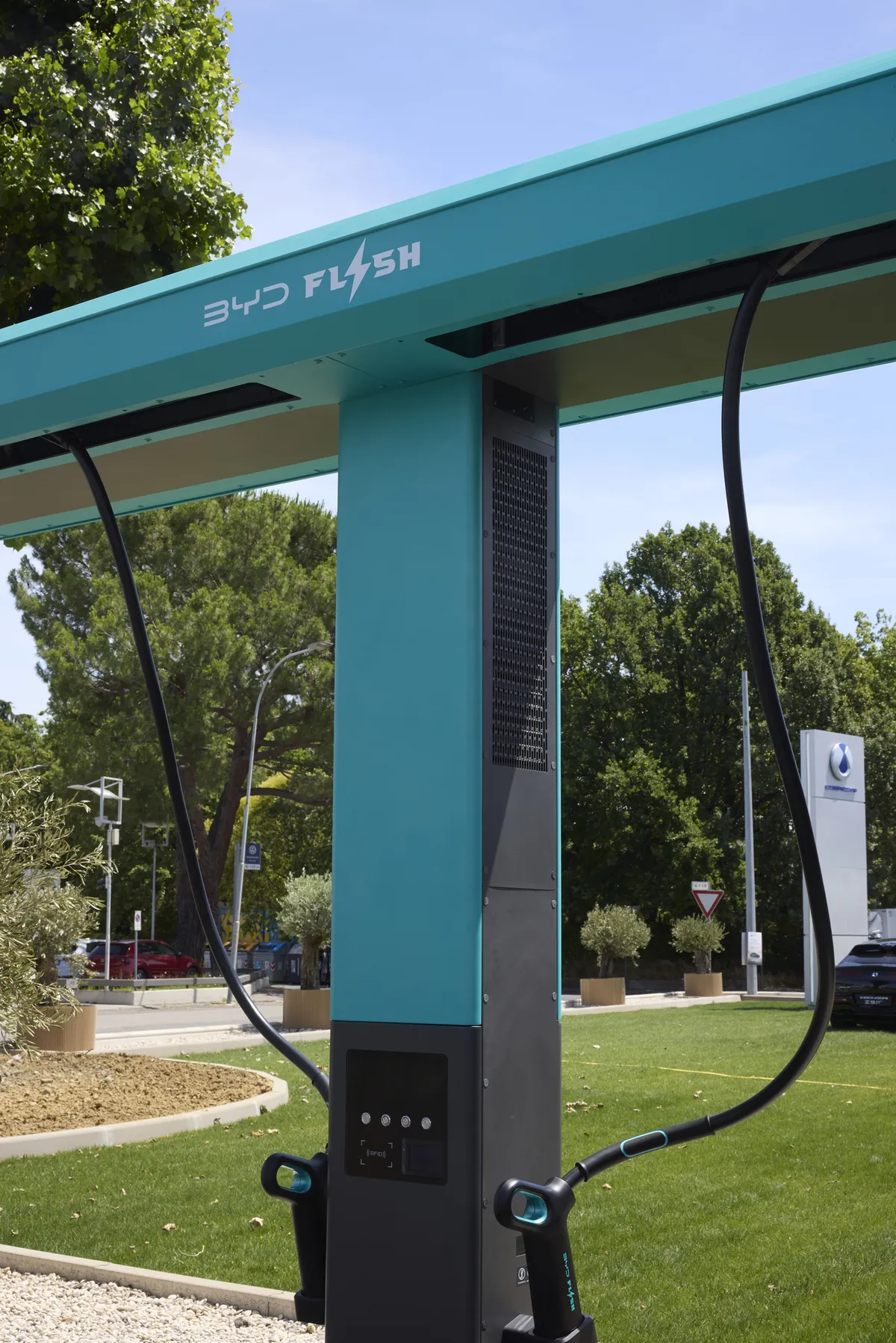 DENZA: Inaugurata la Prima Stazione Flash Charging in Italia