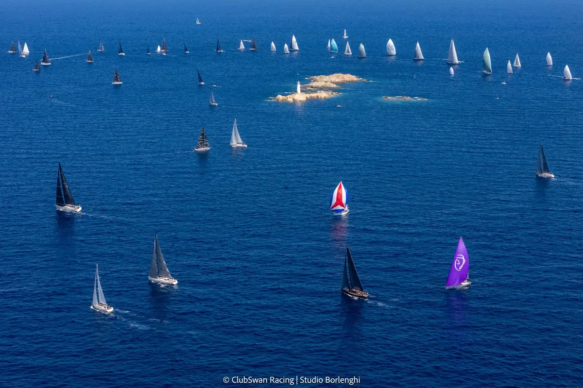Recensione DENZA Z9GT alla Rolex Swan Cup 2026: lusso ed energia a Porto Cervo
