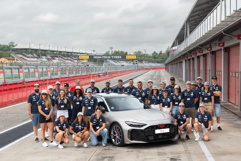 Diciotto medaglie olimpiche di Milano Cortina 2026 in pista a Imola con Audi