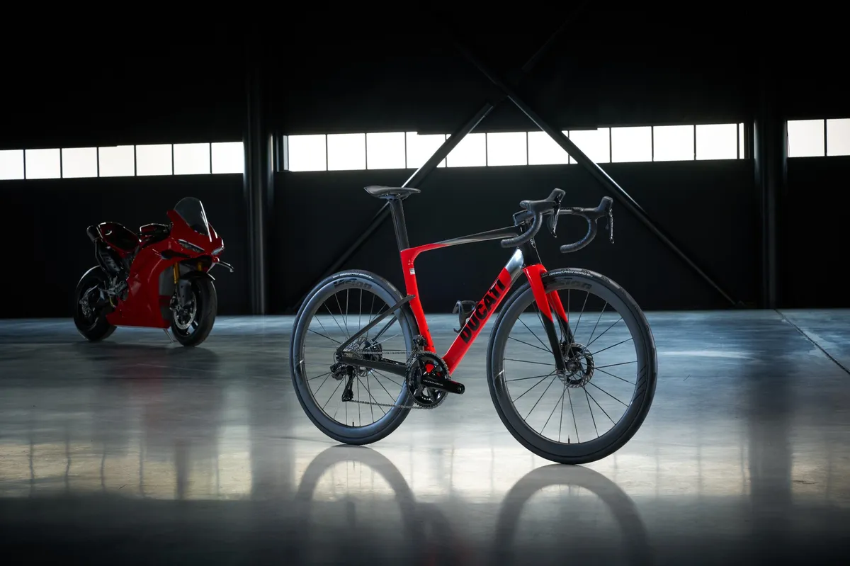 Ducati e Zecchetto: nuova gamma bici road, gravel ed E‑MTB 2027