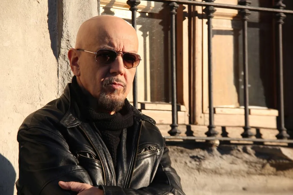 Enrico Ruggeri pubblica Personaggi e interpreti con Remo Rachini