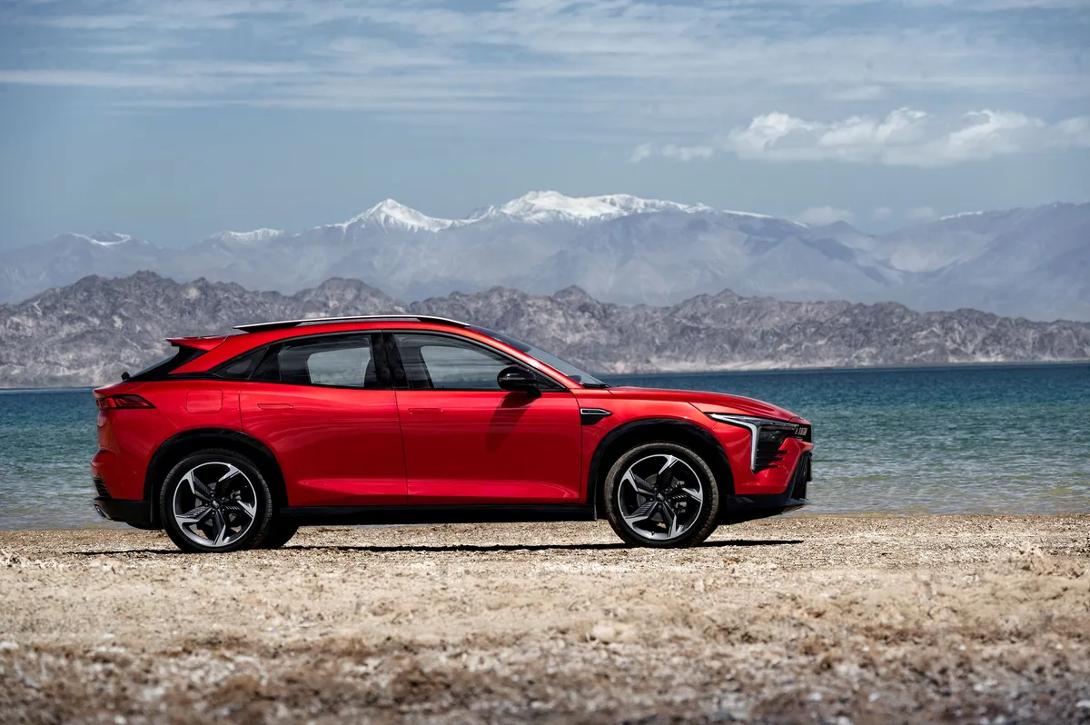 FAWCAR debutta in Italia: svelati 5 nuovi SUV a benzina, PHEV ed EV