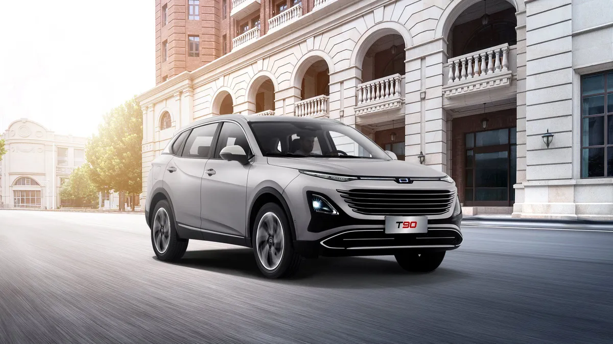 FAWCAR debutta in Italia: svelati 5 nuovi SUV a benzina, PHEV ed EV