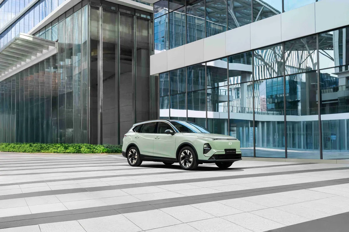 FAWCAR debutta in Italia: svelati 5 nuovi SUV a benzina, PHEV ed EV