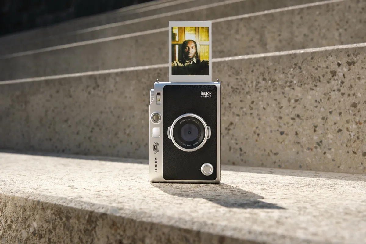 Fujifilm instax mini Evo 2: nuova fotocamera ibrida istantanea