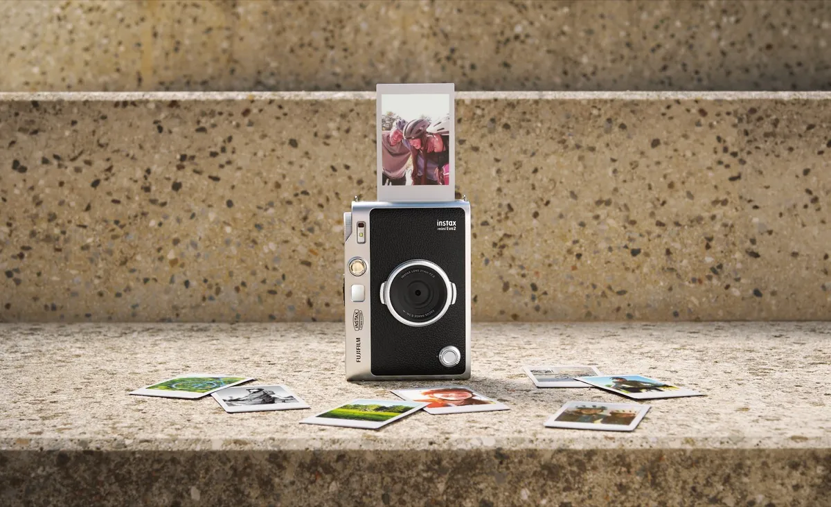 Fujifilm instax mini Evo 2: nuova fotocamera ibrida istantanea