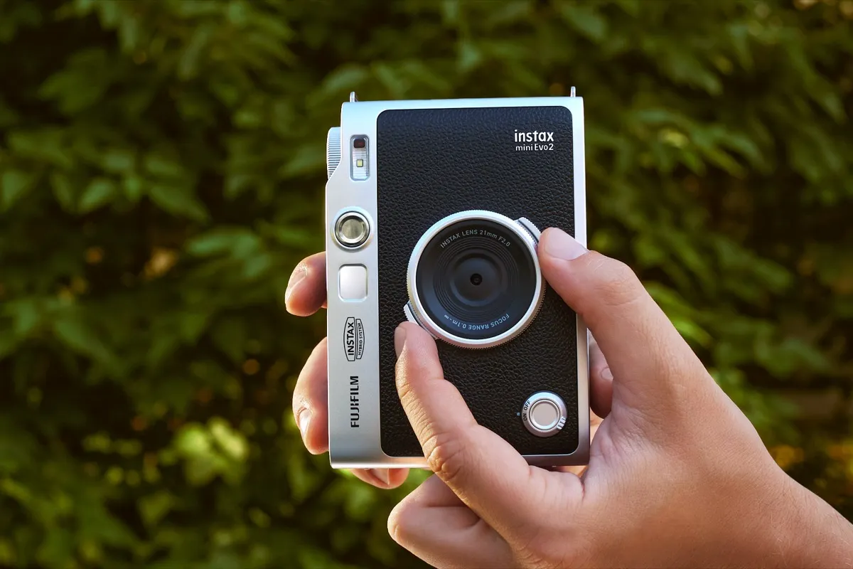 Fujifilm instax mini Evo 2: nuova fotocamera ibrida istantanea