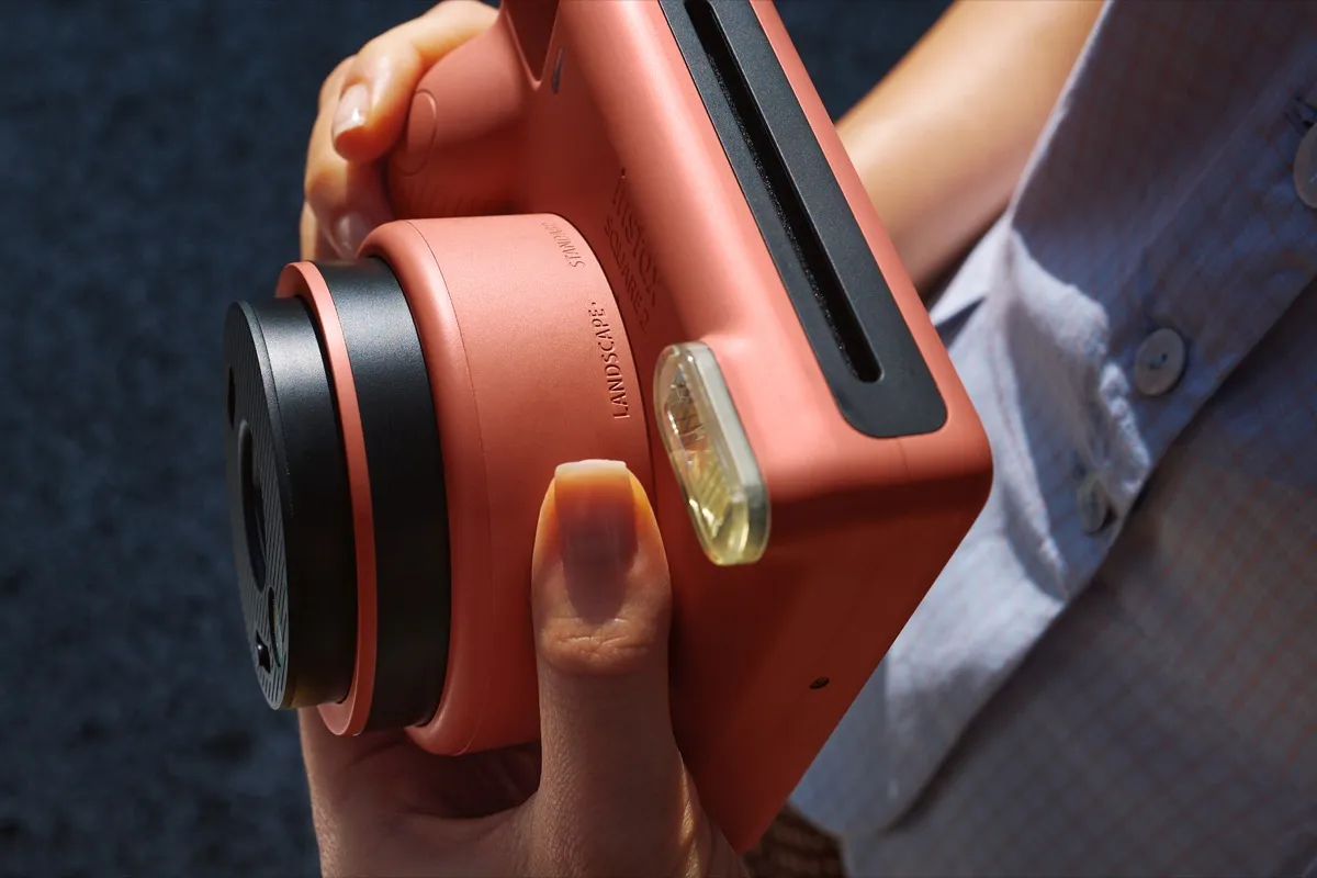 Fujifilm instax SQUARE 2: la nuova fotocamera istantanea 1:1