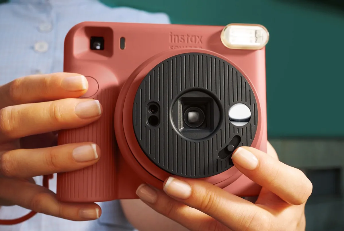 Fujifilm instax SQUARE 2: la nuova fotocamera istantanea 1:1
