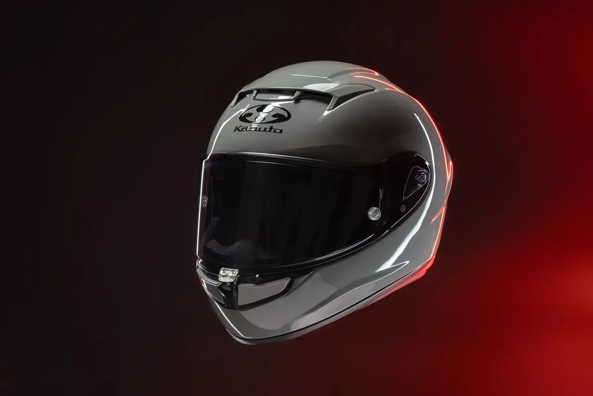 Kabuto KF-2F a EICMA 2026: nuovo casco da gara con Mips e Quin