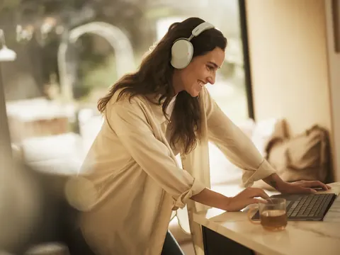 Recensione Lavorare in estate: il vantaggio delle cuffie Jabra Evolve3 85