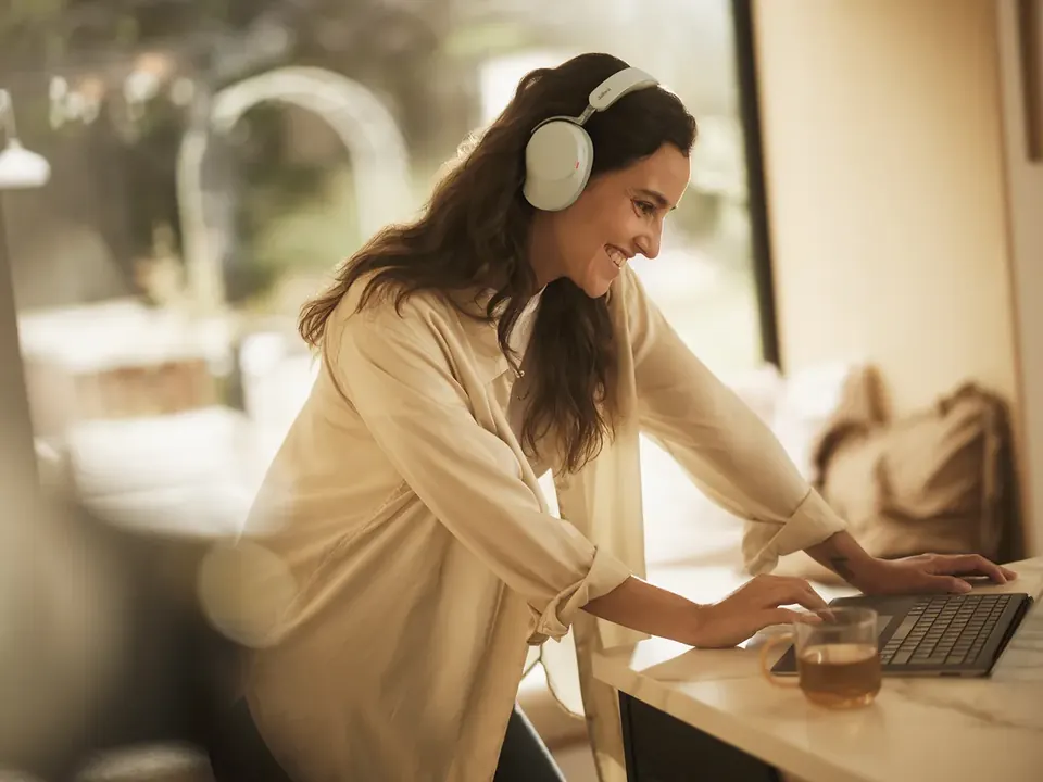 Recensione Lavorare in estate: il vantaggio delle cuffie Jabra Evolve3 85