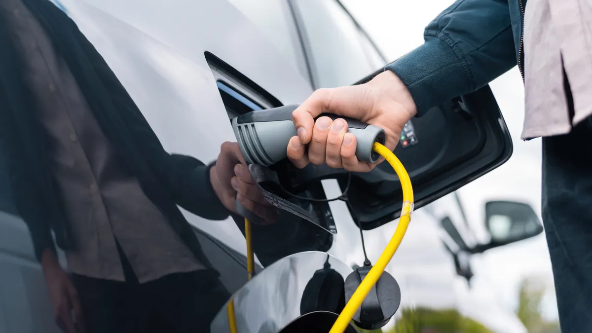 Mobilità Elettrica: l'Osservatorio Yoyomove svela le speranze e le paure degli italiani