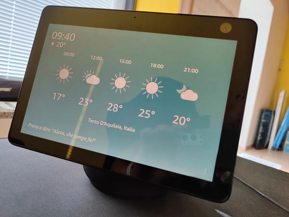 Recensione Recensione Amazon Echo Show 10 (3ª Gen): L'Assistente che Ti Segue