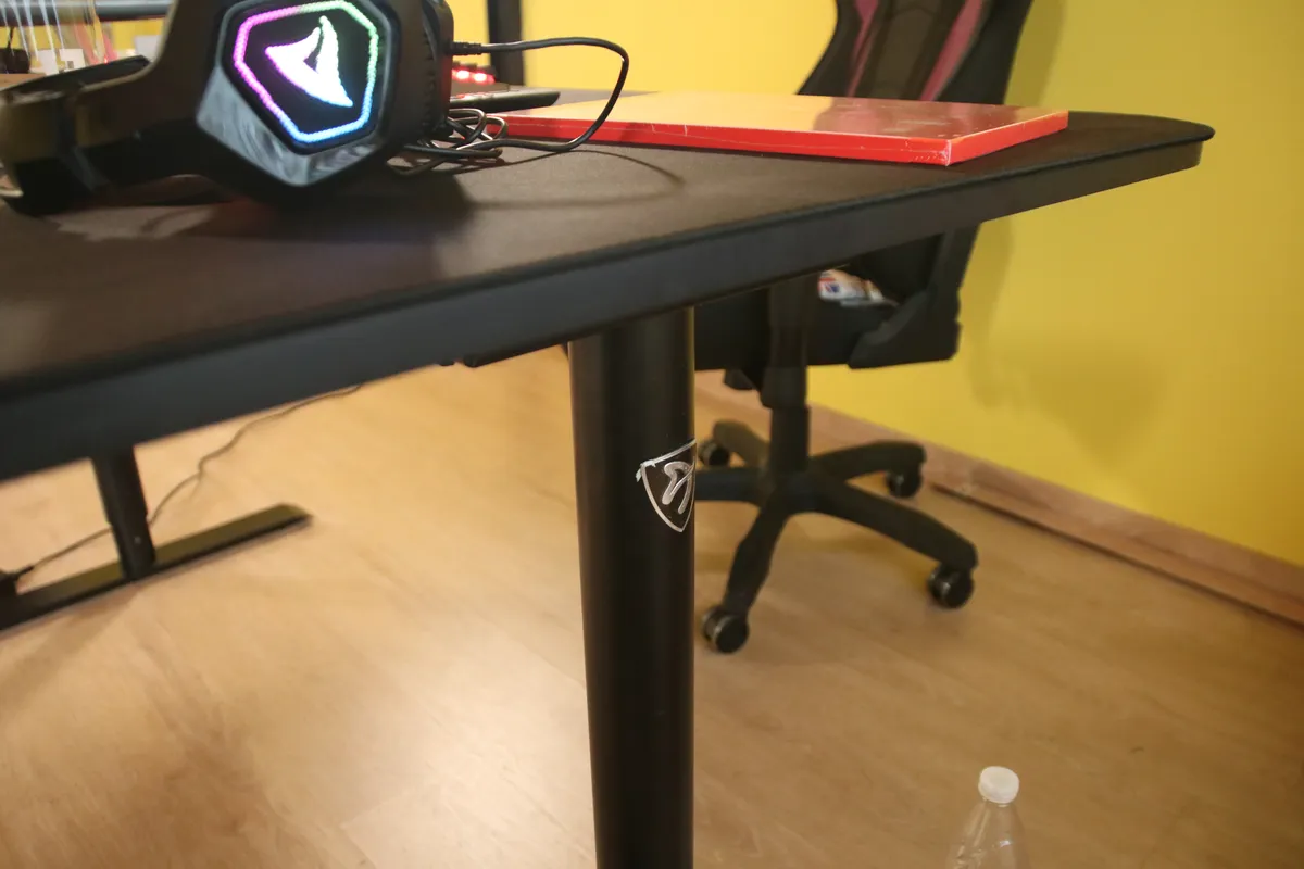 Recensione Arozzi Arena, la recensione: una scrivania da sogno non solo per i gamers