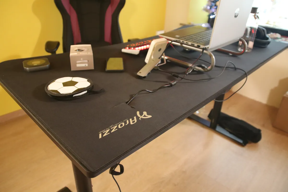 Recensione Arozzi Arena, la recensione: una scrivania da sogno non solo per i gamers