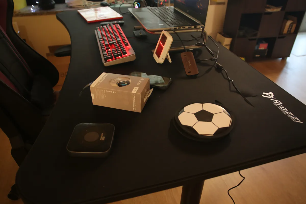 Recensione Arozzi Arena, la recensione: una scrivania da sogno non solo per i gamers