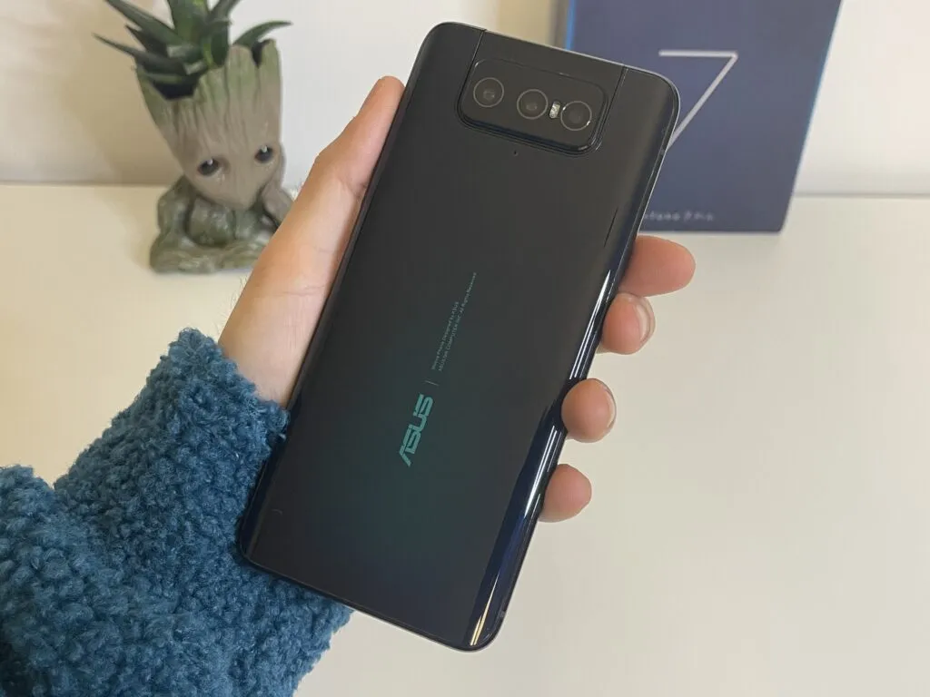 Recensione Recensione Asus Zenfone 7 Pro: il top di gamma più equilibrato
