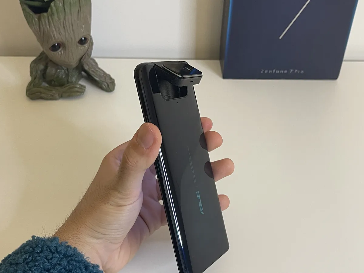 Recensione Recensione Asus Zenfone 7 Pro: il top di gamma più equilibrato