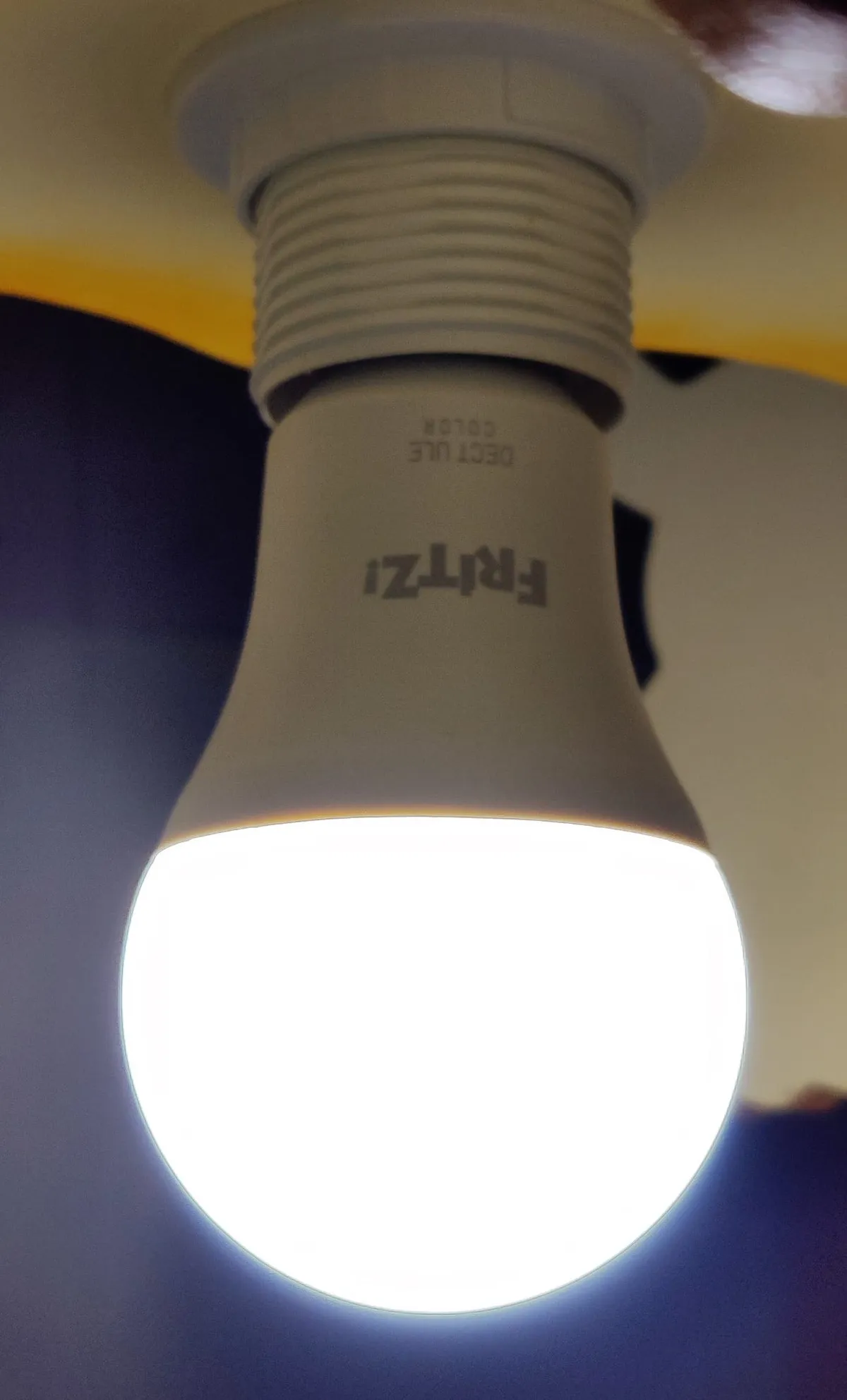 Recensione Recensione AVM FRITZ!DECT 500: lampadina smart RGB per FRITZ!Box