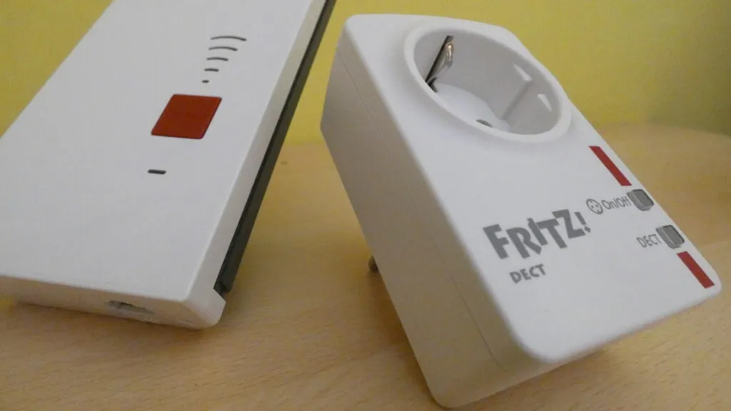 Recensione Recensione AVM FRITZ!Repeater 2400 e FRITZ!DECT 200: Rete e Smart Home Top