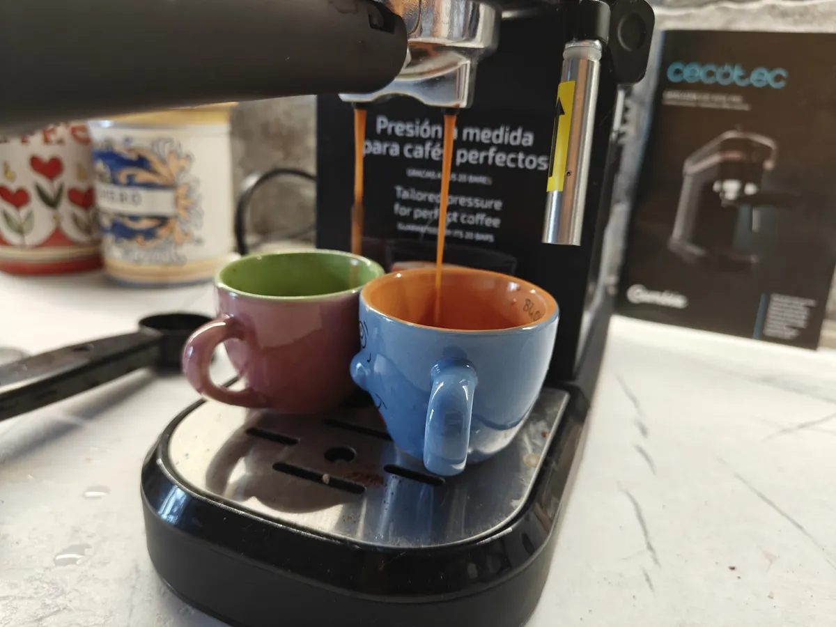 Recensione Cecotec Cafelizzia 890 Rose Pro: l'espresso perfetto a casa
