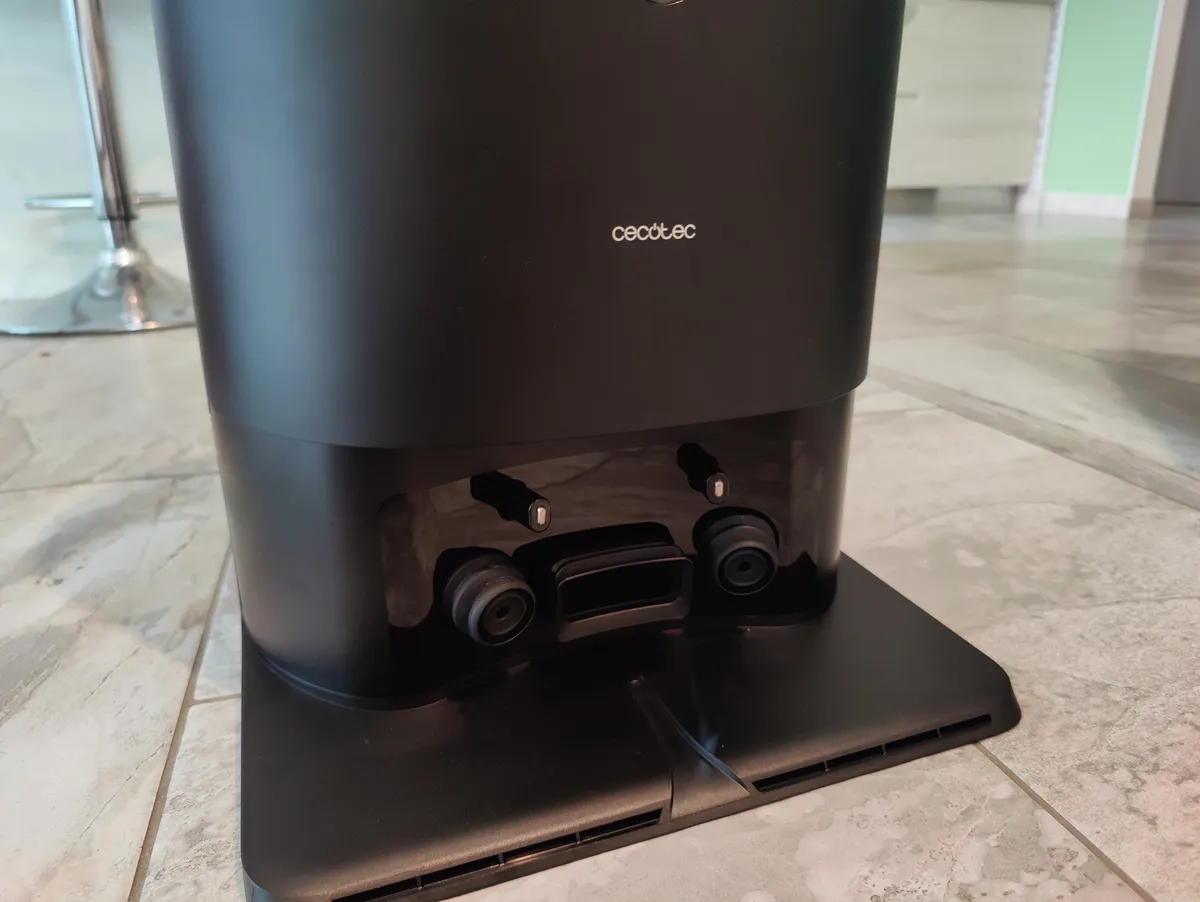 Recensione Cecotec Conga 12090: il robot aspirapolvere con base autosvuotante e prestazioni elevate