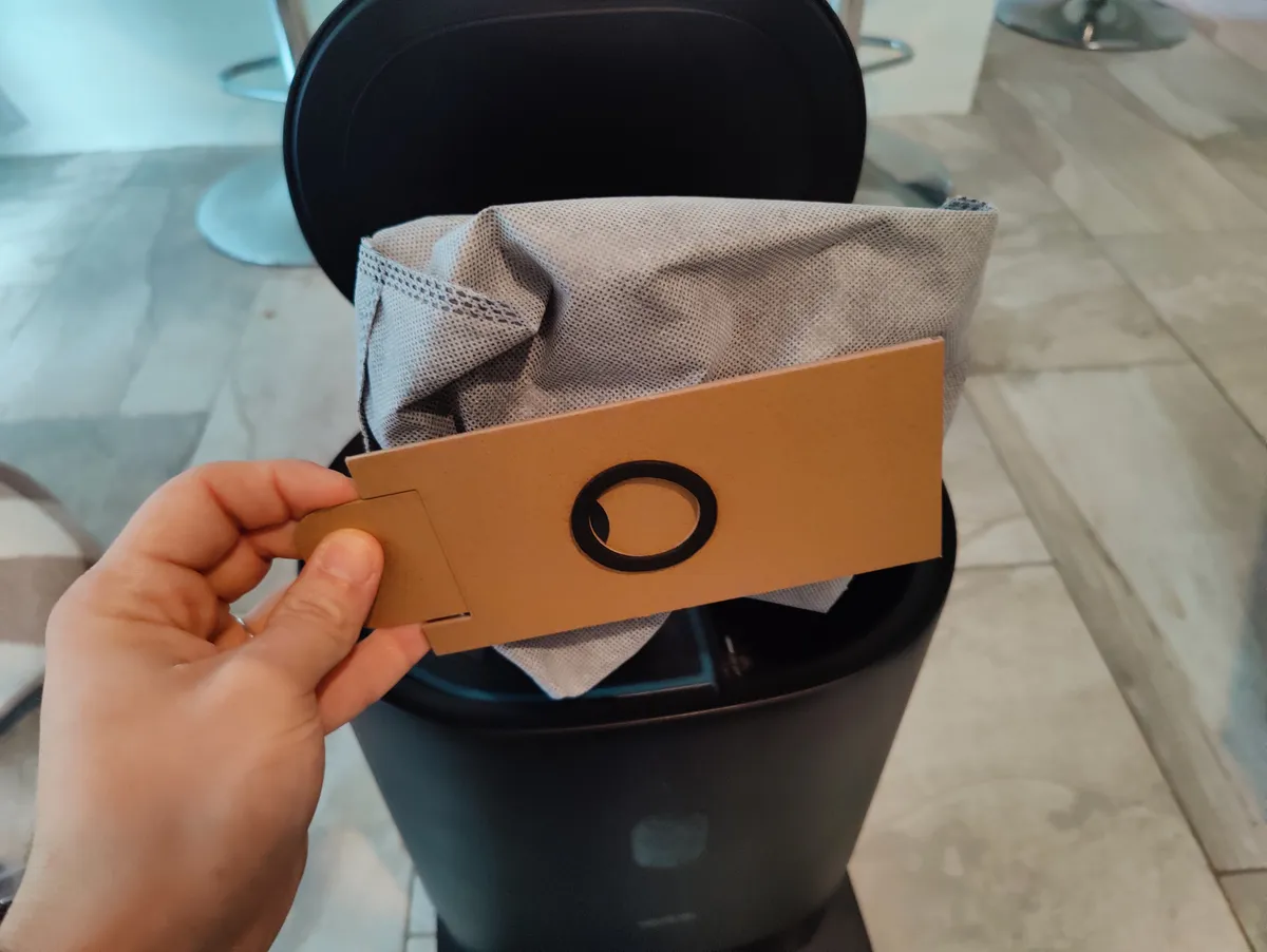 Recensione Cecotec Conga 12090: il robot aspirapolvere con base autosvuotante e prestazioni elevate