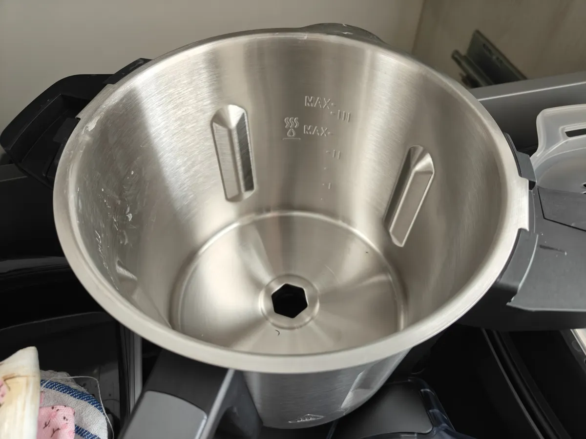 Recensione Cecotec Mambo Cooking Total Gourmet: il robot da cucina con dispenser automatico
