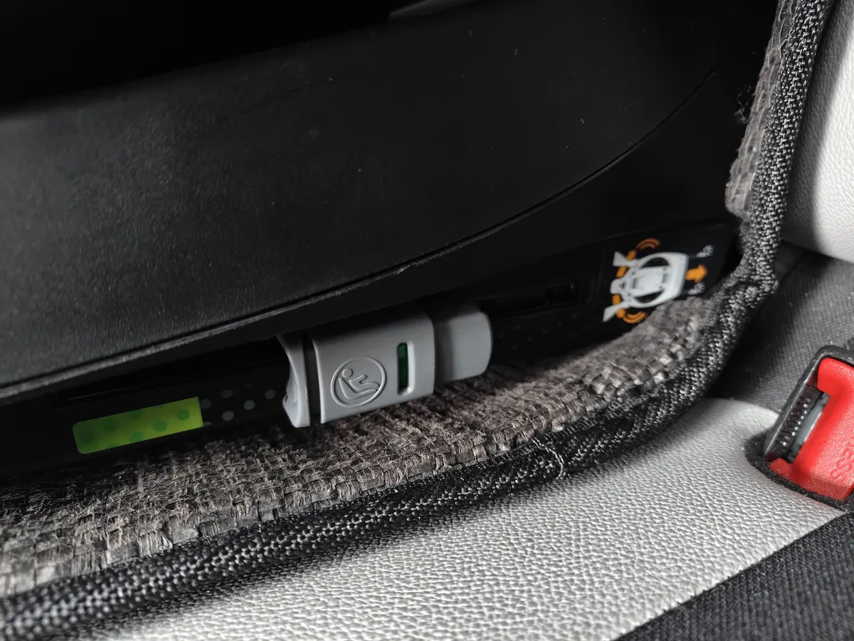 Recensione Recensione Chicco Full 360 i-Size: sicurezza e praticità in auto