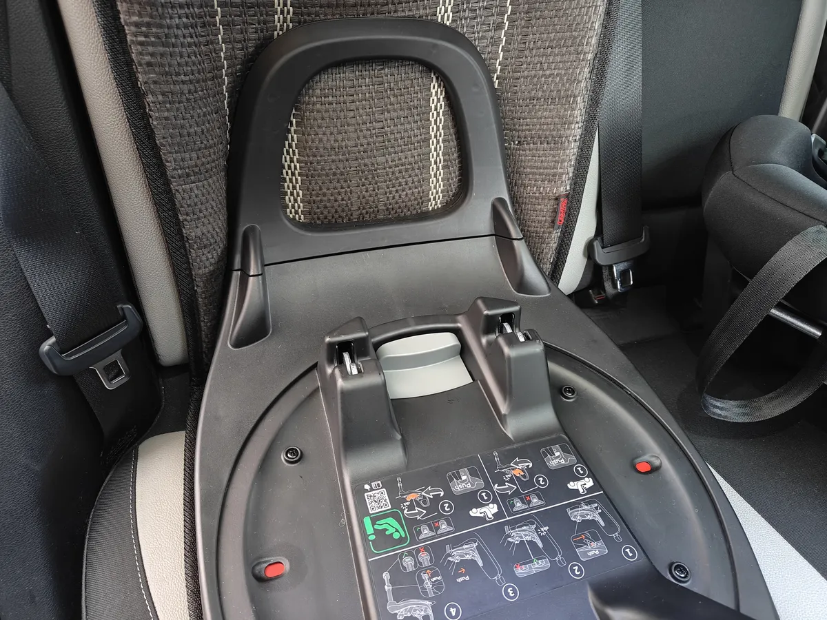 Recensione Recensione Chicco Full 360 i-Size: sicurezza e praticità in auto