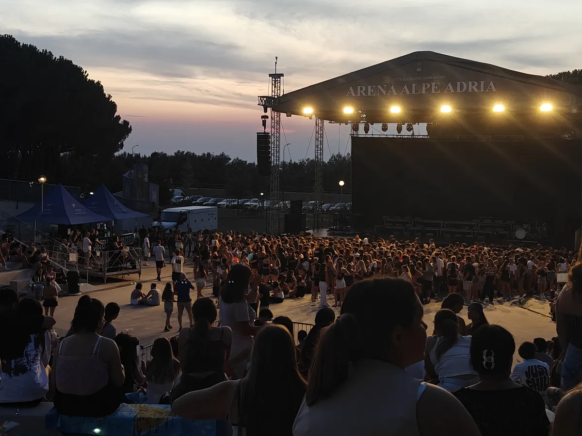 Luchè a Lignano Sabbiadoro 2026: cronaca del live del 5 agosto