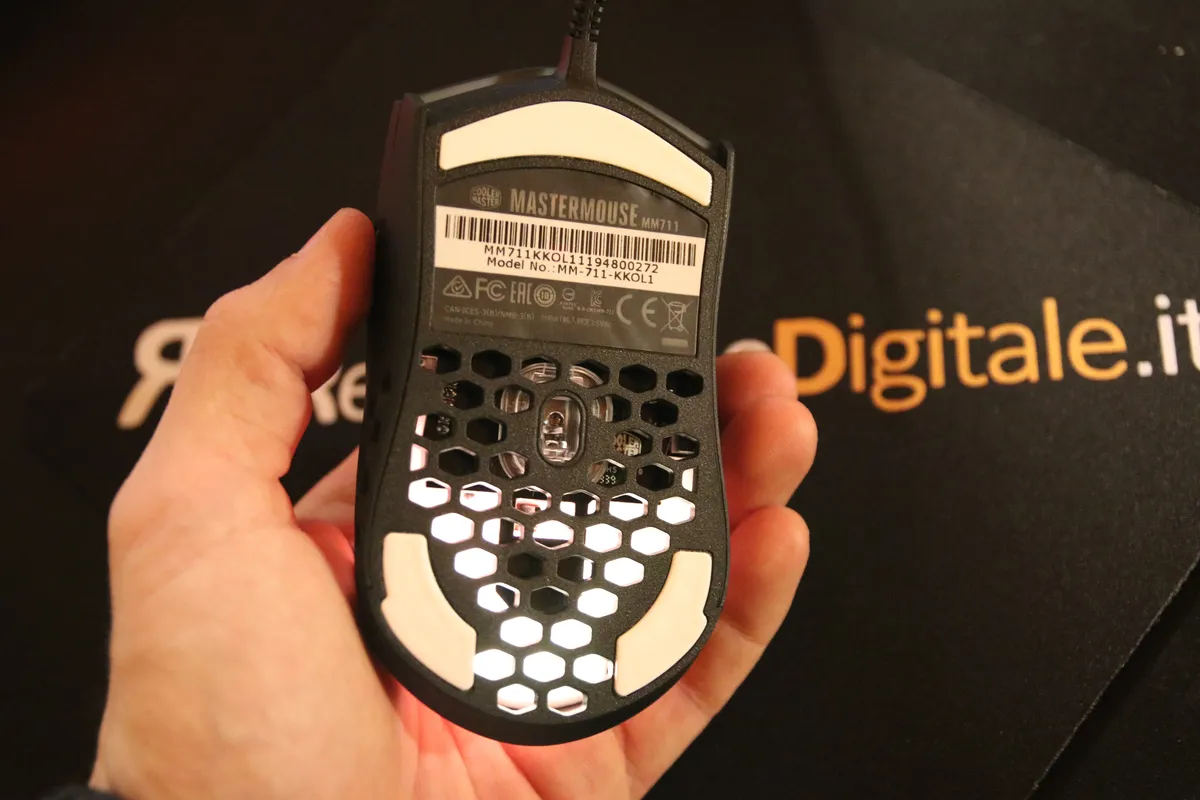 Recensione Recensione Cooler Master MM711: il mouse gaming RGB da 60 grammi