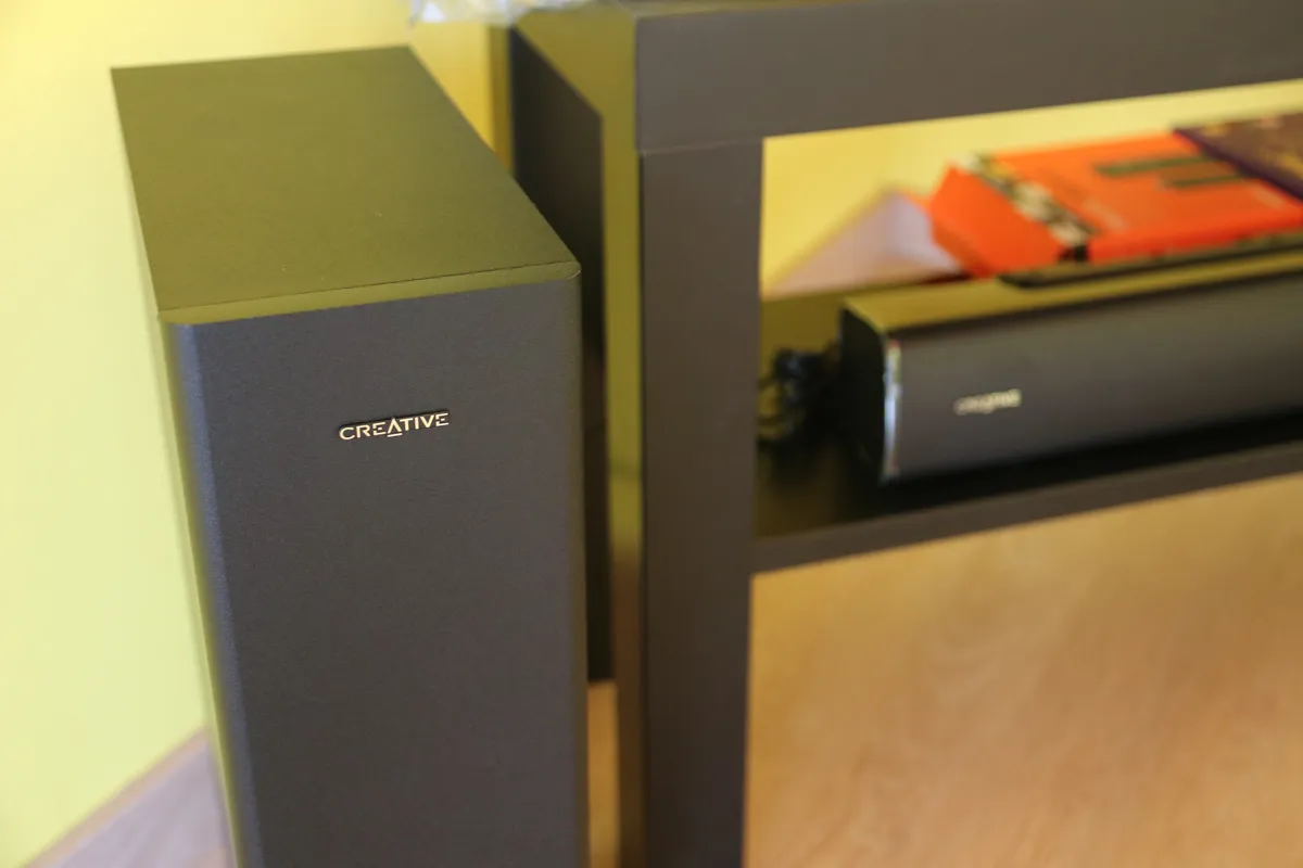 Recensione Recensione Creative Stage V2: Soundbar 2.1 Economica e Potente