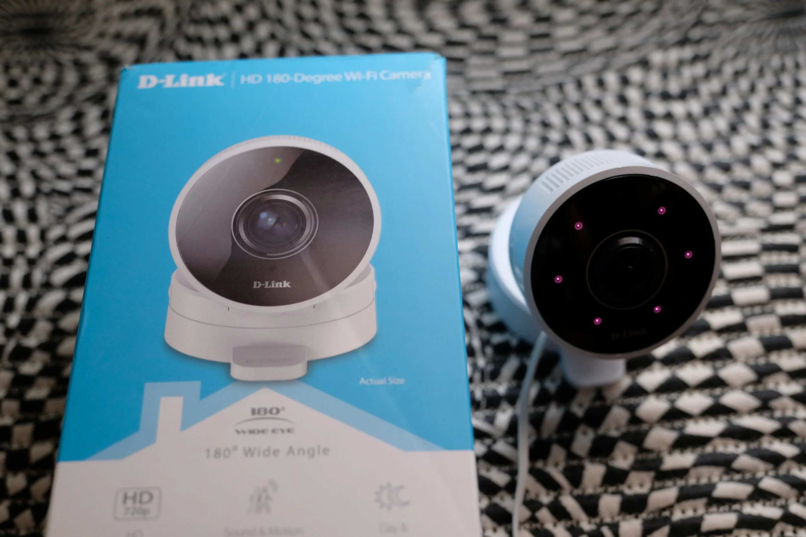 Recensione D-Link DCS-8100LH, la recensione: la telecamera WiFi HD 180°