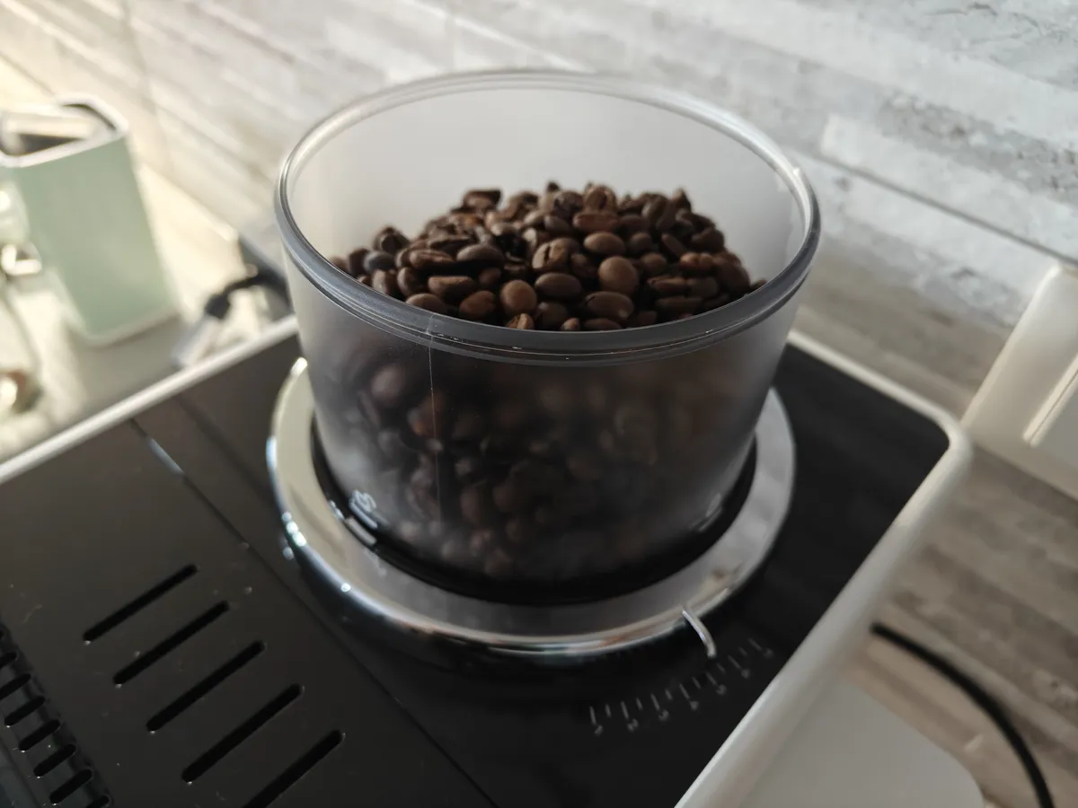 Recensione De'Longhi Rivelia: rivoluzionario Bean Switch in Arctic White