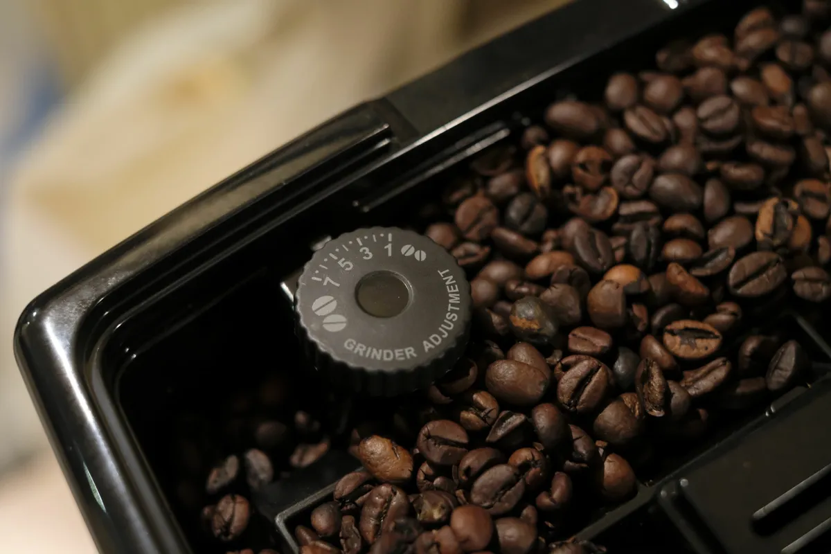 De'Longhi Dinamica Aroma Bar: la macchina da caffè perfetta per ogni amante
