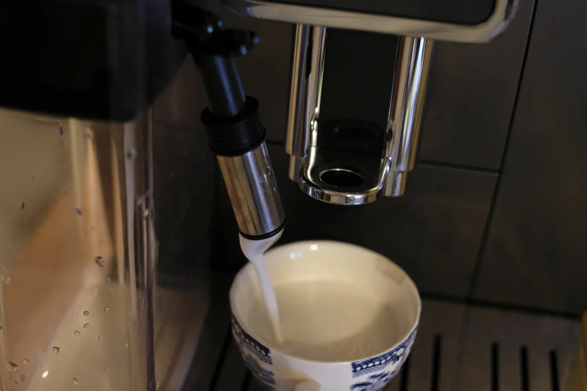 Recensione De'Longhi Dinamica Aroma Bar: la macchina da caffè perfetta per ogni amante