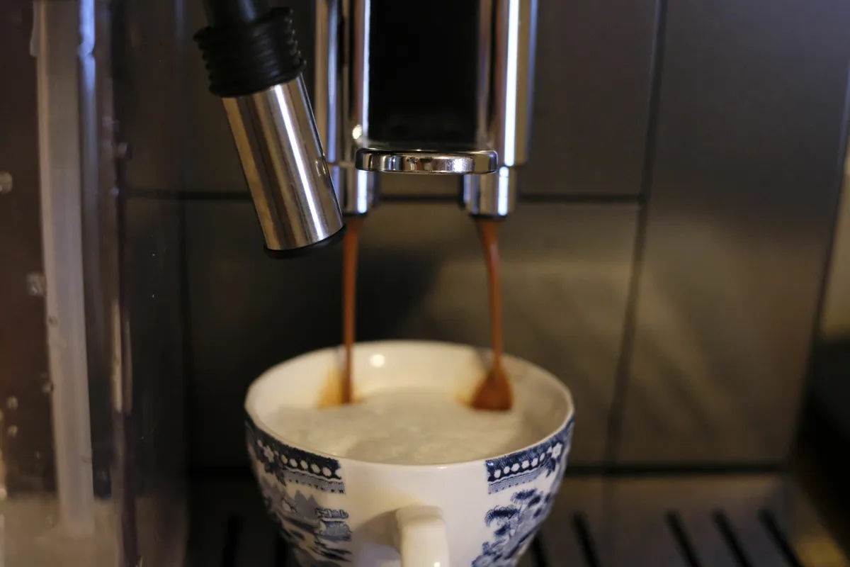 Recensione De'Longhi Dinamica Aroma Bar: la macchina da caffè perfetta per ogni amante