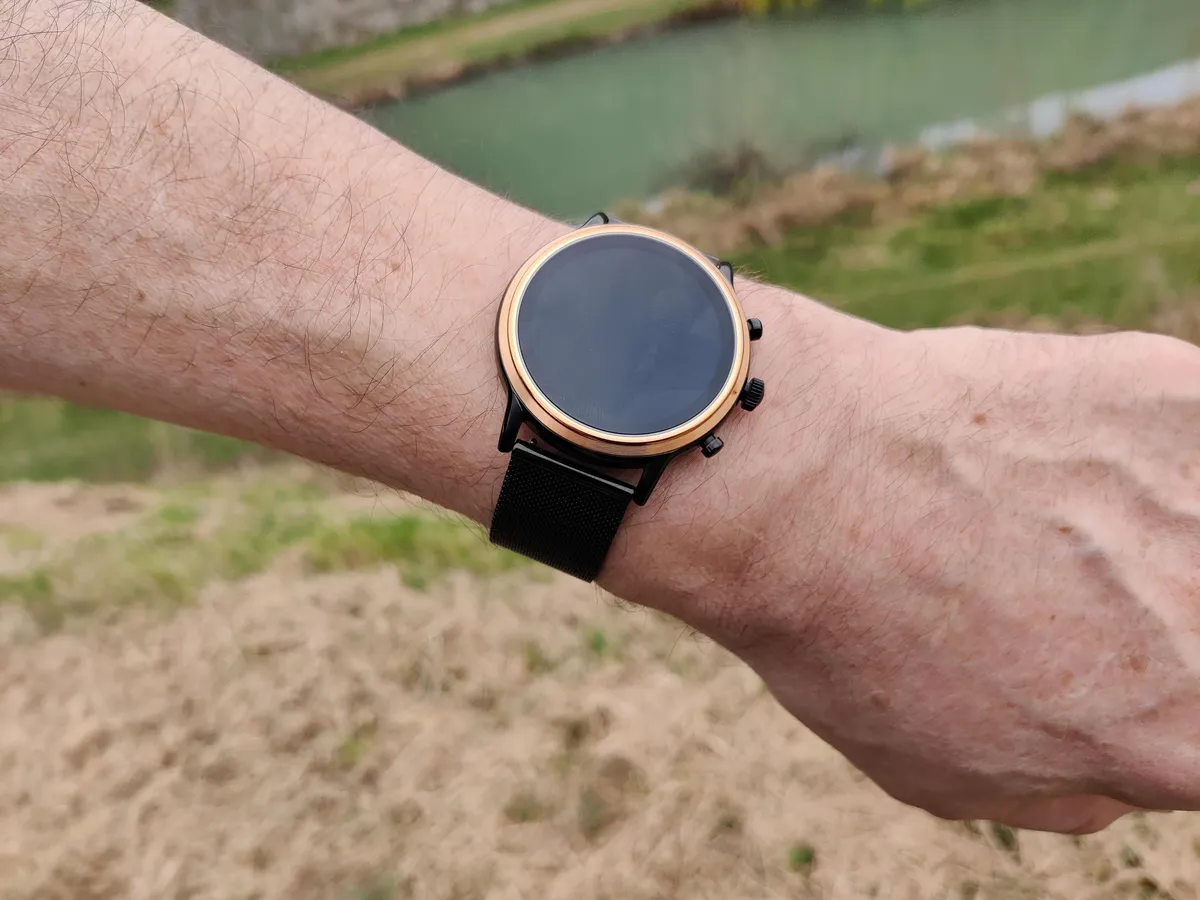 Recensione Recensione Fossil Julianna HR Gen 5: eleganza Wear OS al polso
