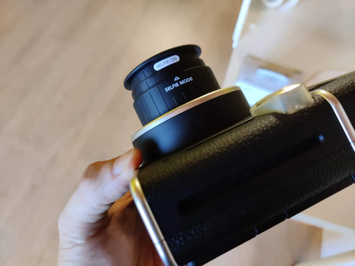 Recensione Recensione Fujifilm Instax Mini 40: Stile Vintage e Scatti Istantanei