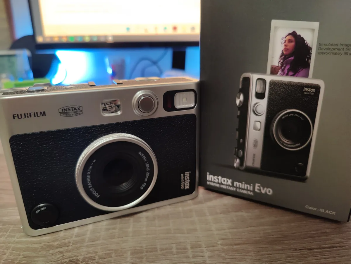 Recensione Recensione Fujifilm Instax Mini Evo: l'istantanea vintage perfetta