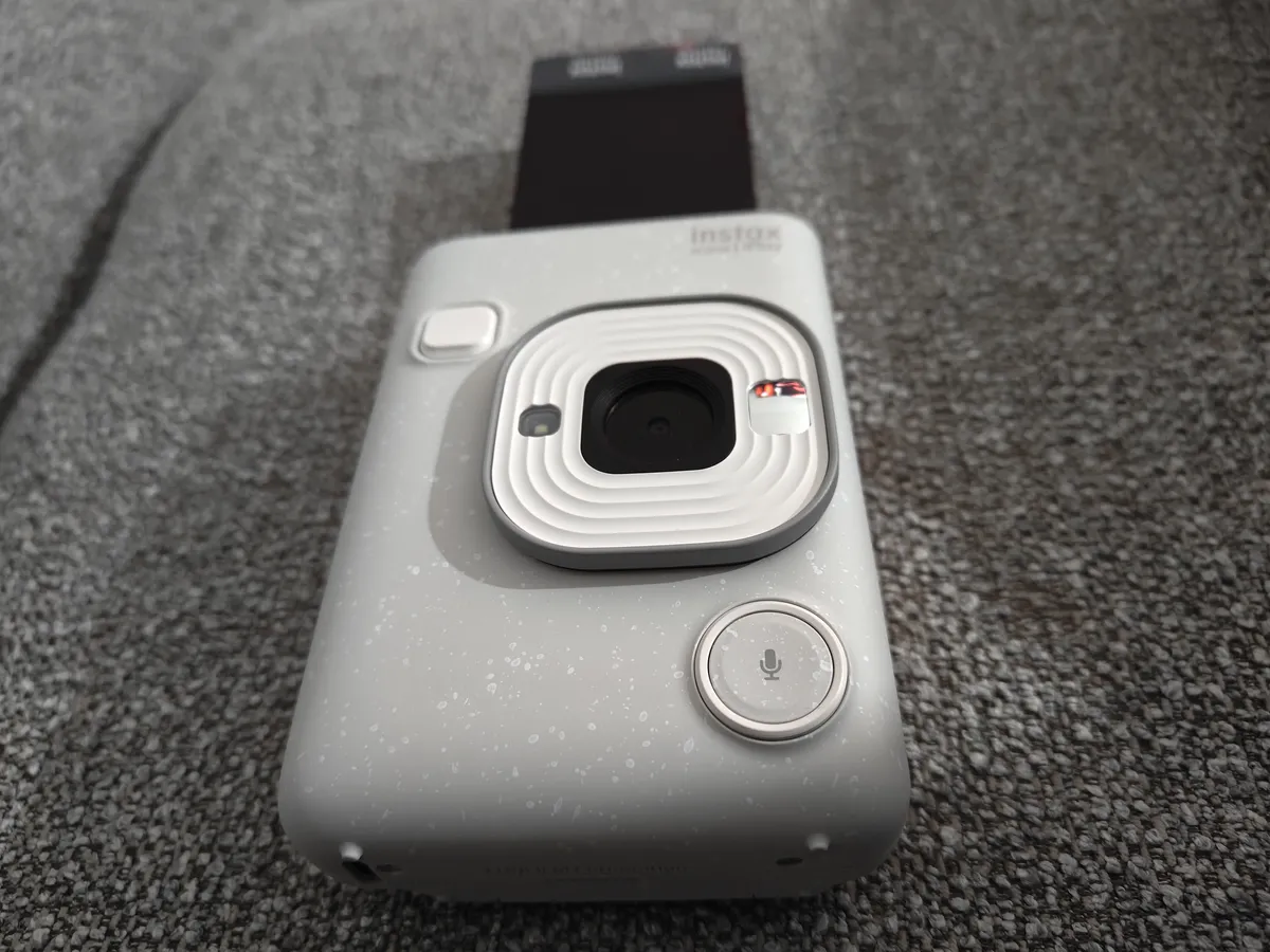 Recensione Recensione Fujifilm Instax Mini LiPlay: l'istantanea ibrida perfetta