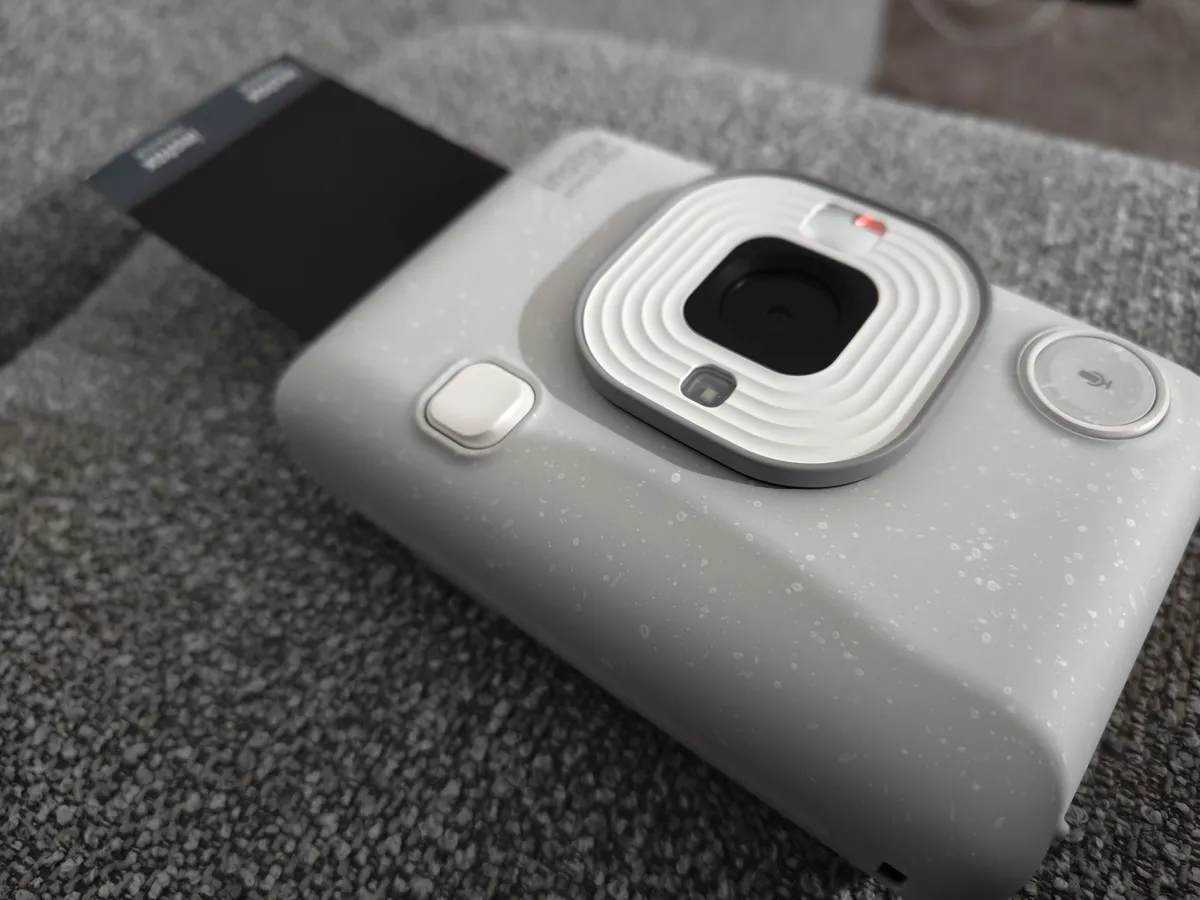 Recensione Recensione Fujifilm Instax Mini LiPlay: l'istantanea ibrida perfetta