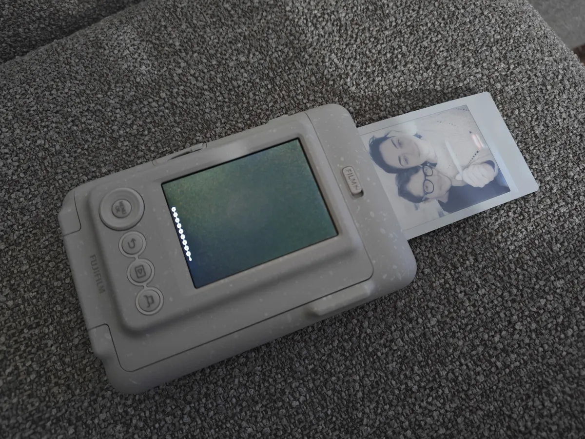 Recensione Recensione Fujifilm Instax Mini LiPlay: l'istantanea ibrida perfetta