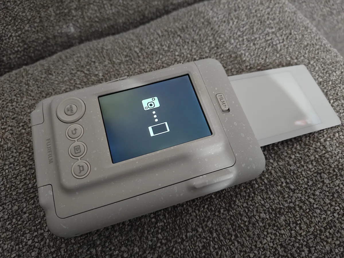Recensione Recensione Fujifilm Instax Mini LiPlay: l'istantanea ibrida perfetta