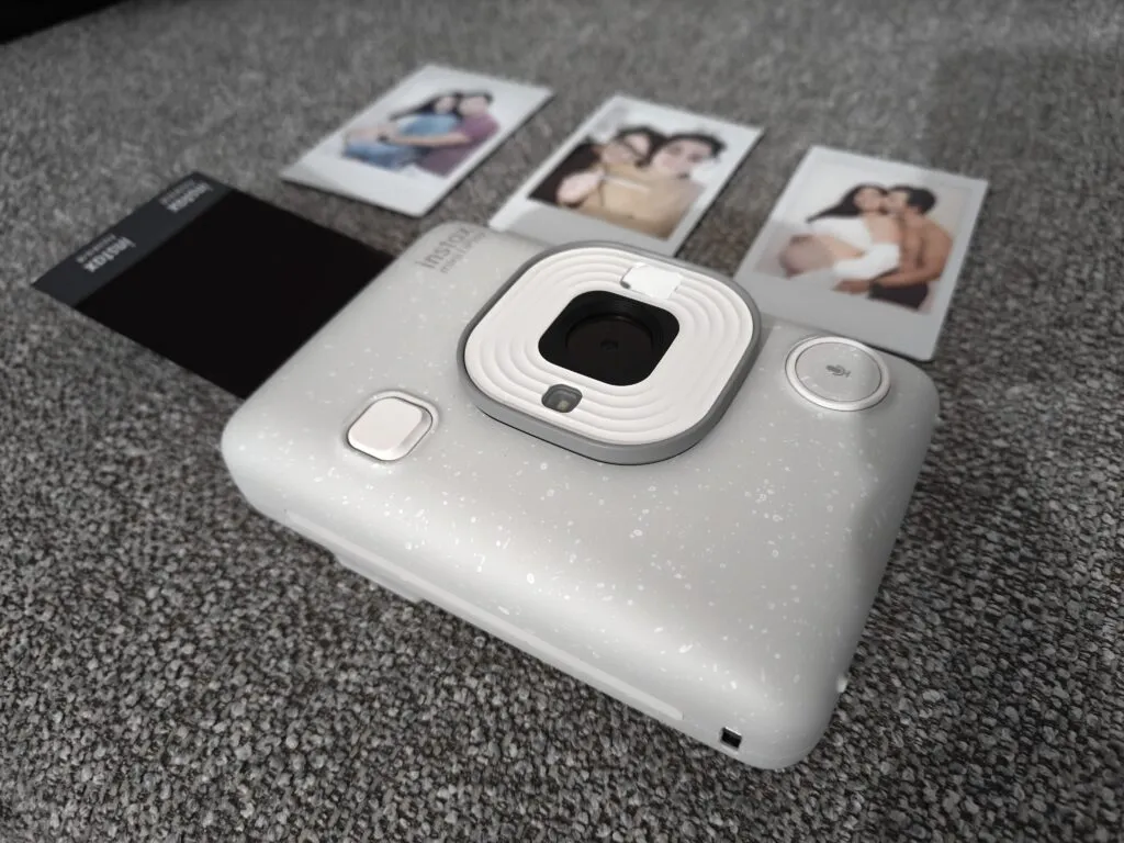 Recensione Recensione Fujifilm Instax Mini LiPlay: l'istantanea ibrida perfetta