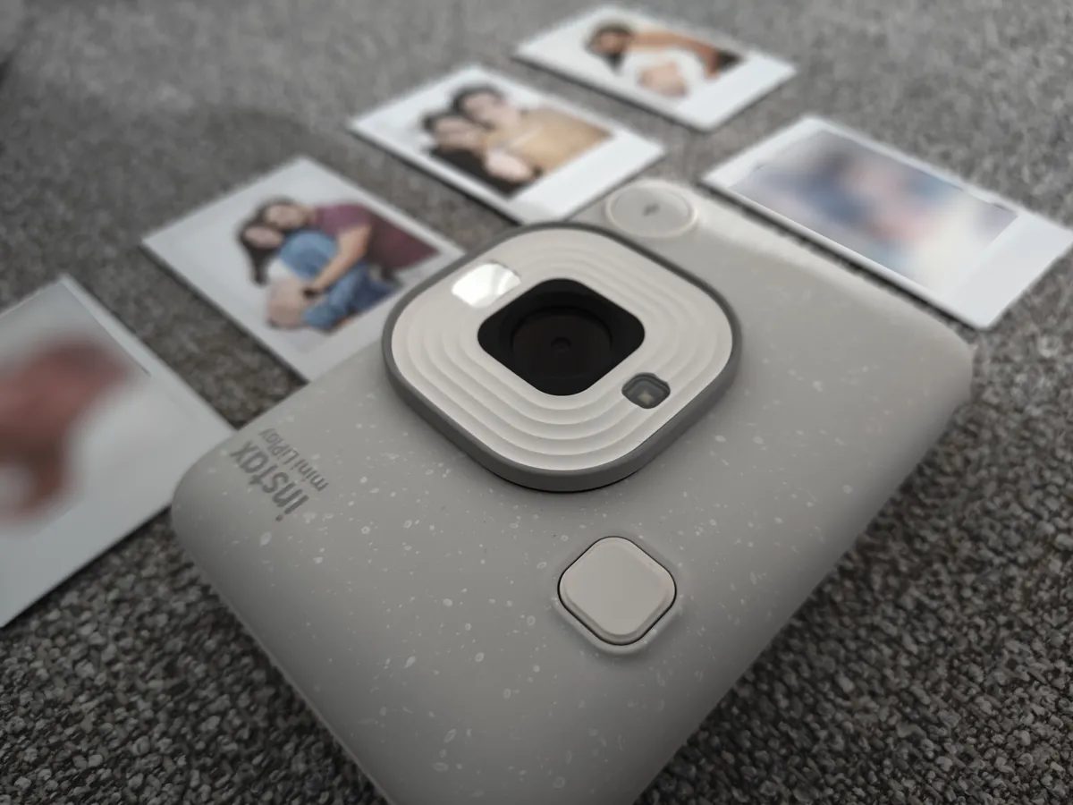 Recensione Recensione Fujifilm Instax Mini LiPlay: l'istantanea ibrida perfetta